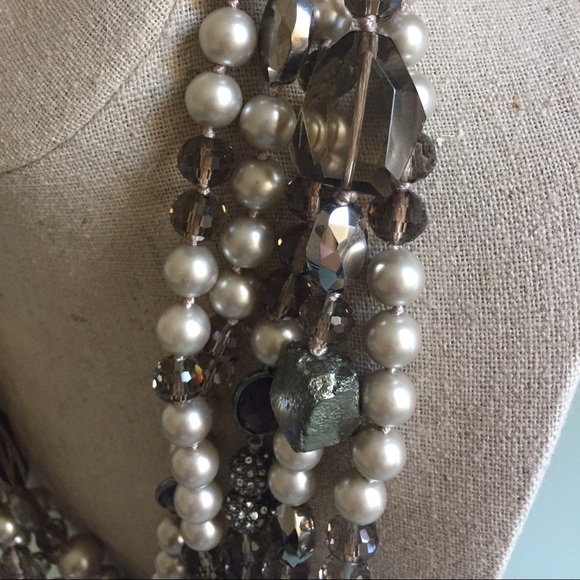 Stunning 5-Strand Pearl Necklace - Picture 3 of 3